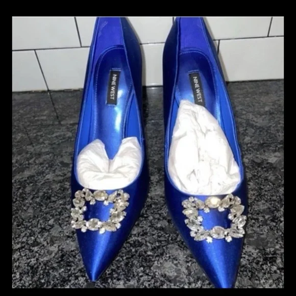 Nine West pointy toe Blue Satin sexy pumps heels with crystal applicae Size 9M - Picture 2 of 10